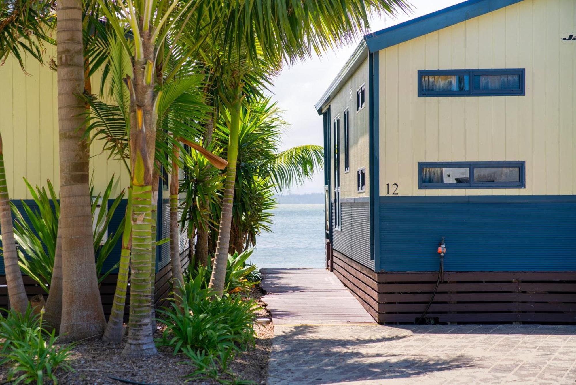 Two Shores Holiday Village Entrance Exteriör bild
